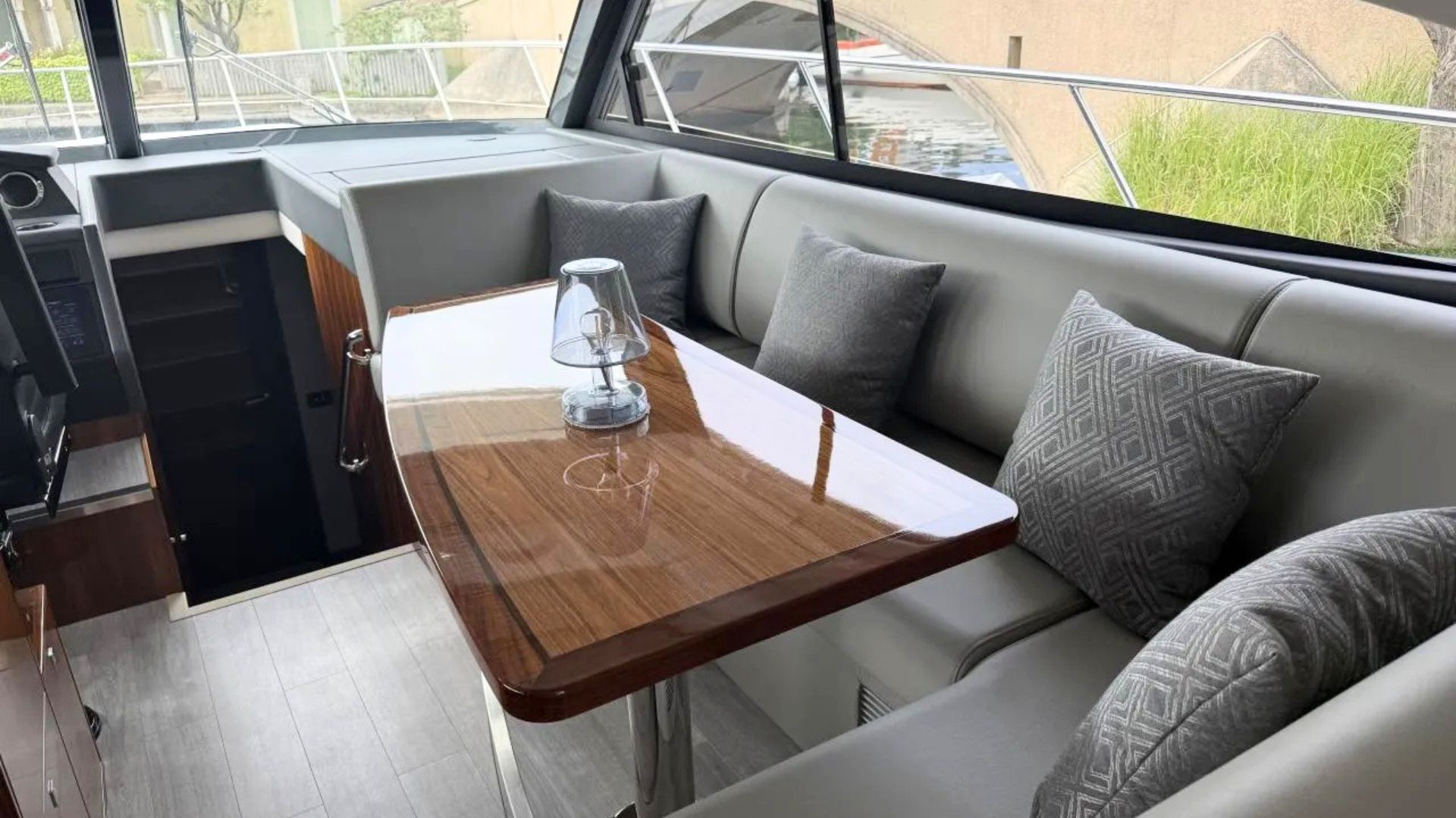 Riviera 4800 Sport Series II Platinum — photo 10