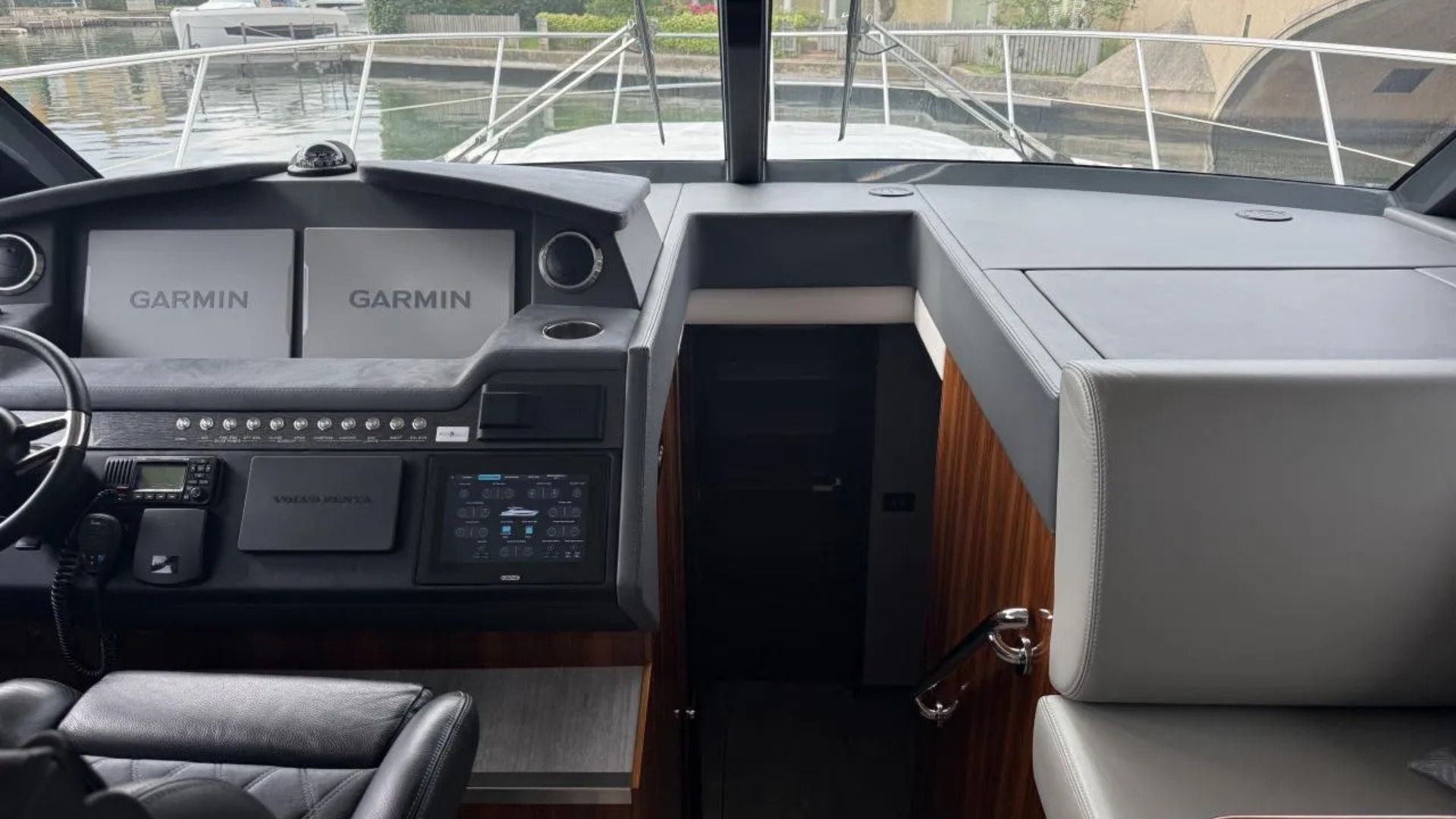 Riviera 4800 Sport Series II Platinum — photo 9