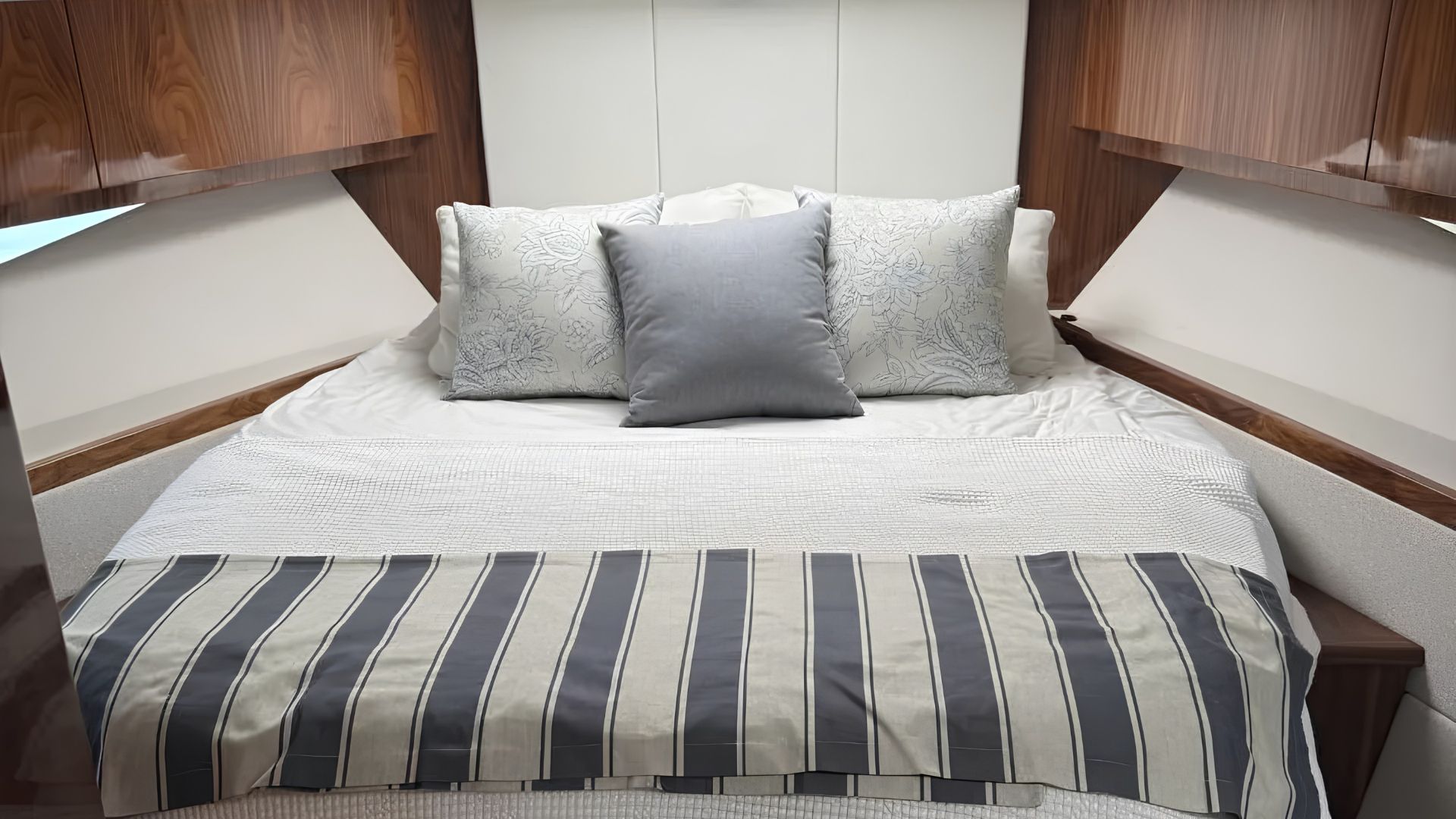 Riviera 4800 Sport Series II Platinum — photo 16